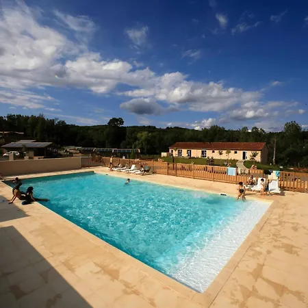 Zecamping 3 Etoiles Chiens Acceptes Piscine Chauffee A Flanc De Colline