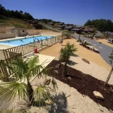 Zecamping 3 Chiens Acceptes Piscine Chauffee A Flanc De Colline Horská chata Cazals (Lot)
