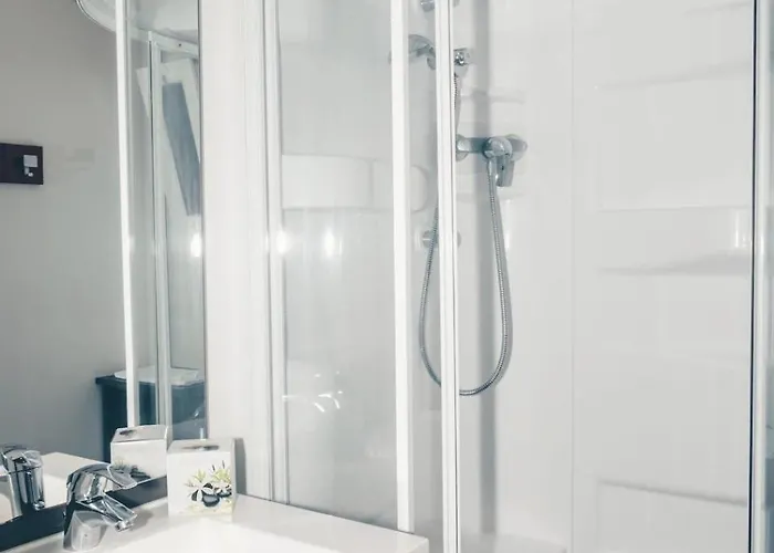 Zecamping 3 Chiens Acceptes Piscine Chauffee A Flanc De Colline Cazals (Lot)