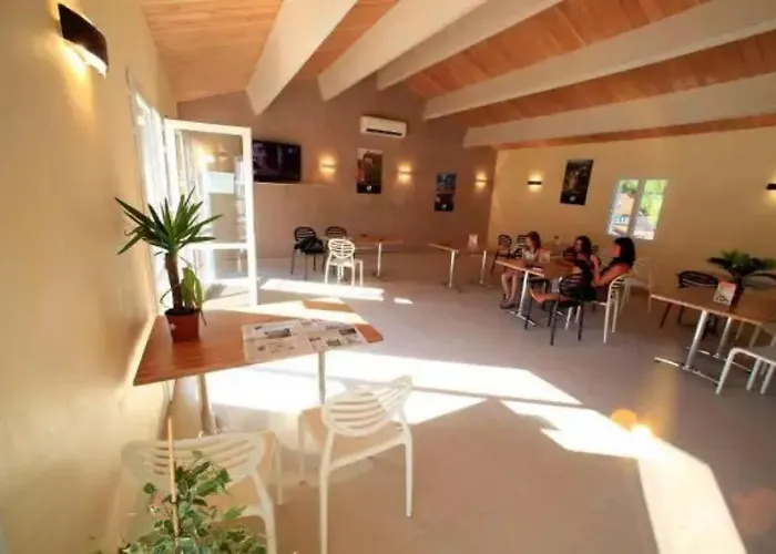 3 Etoiles - Piscine - Eebbie *